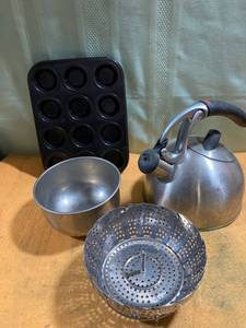 lot 9755 image: miscellaneous kitchen Stuff