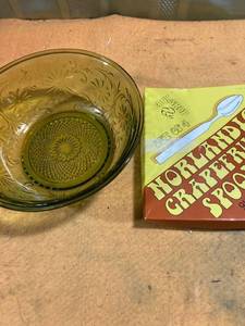 lot 9757 image: 7 12 inch green bowl. & grapefruit spoons Never used