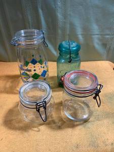 lot 9772 image: Sorting locking lids jars