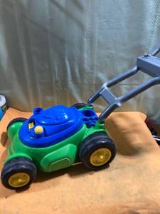 lot 9776 image: toddlers Push lawnmower 28 inches long