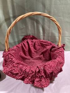 lot 9779 image: 13 12 x 15 basket with cloth insert