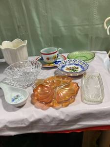lot 9781 image: Miscellaneous dishware