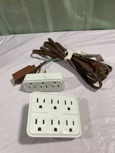 lot 9793 image: Extension cord and 2 outlet extenders