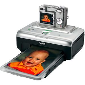 lot 9797 image: Kodak 5.0 Megapixel EasyShare C340 Digital Camera & Series 3 Printer Dock Bundle - EASTMAN KODAK COMPANY