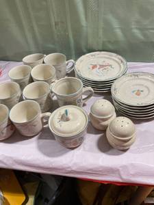 lot 9808 image: International MARMALADE 6 snack plates, 8 cups 6 saucers sugar and creamer salt & pepper shaker