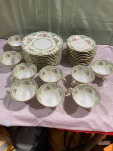 lot 9813 image: Noritake China (LUXORIA) 12 Snack plates, 9 Cups,