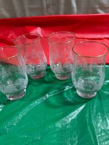 lot 9825 image: Set a four winter glasses