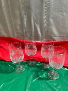 lot 9826 image: Set the four winter glasses