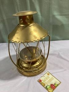 lot 9829 image: Candle lantern 8 12 inches tall