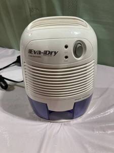 lot 9832 image: Petite dehumidifier untested