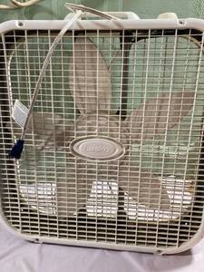 lot 9840 image: 20 inch box fan works