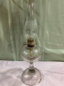 lot 9842 image: 20 inch hurricane lamp small crack