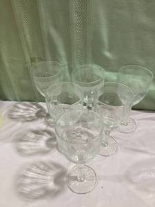 lot 9855 image: (6) Wine glasses