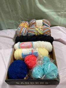 lot 9872 image: Flat of yarn