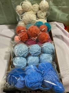 lot 9874 image: Flat of yarn