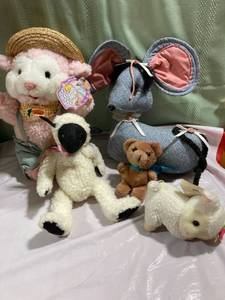lot 9880 image: Stuffed animals for Easter