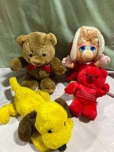 lot 9884 image: Miss piggy and friends for Easter