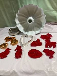 lot 9898 image: Bundt pan and cookie cutters Easter