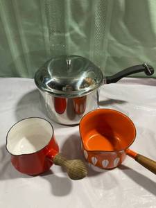 lot 9902 image: Pot and pour pans
