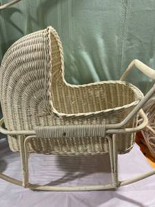 lot 9909 image: 21 12 x 12 wicker cradle detachable