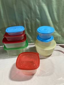 lot 9911 image: Plastic containers (1) Tupperware