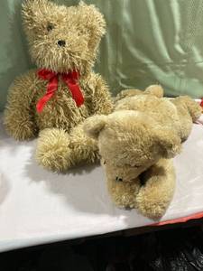 lot 9912 image: two stuffed bears big (1) 20��
