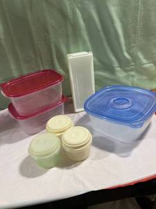 lot 9923 image: Plastic containers