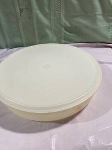 lot 9927 image: 12�� Pie container