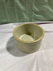 lot 9938 image: 6 x 3 14 Crock
