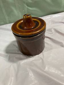 lot 9945 image: Brown crock 4 x 3 12