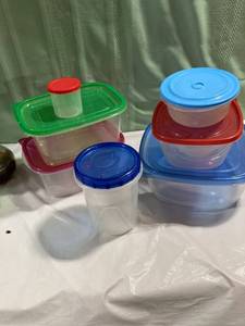 lot 9946 image: Plastic containers