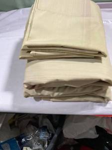 lot 9961 image: Queen size sheet set 5 inch sides