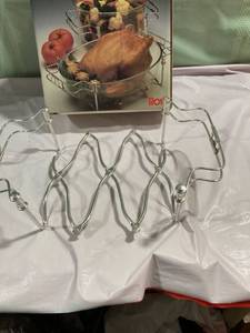 lot 9970 image: That expandable trivet. (ROSTI)
