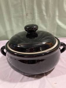 lot 9972 image: 8 x 6 Beanpot