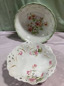 lot 9978 image: 9�� & 10�� Serving dishes from Germany
