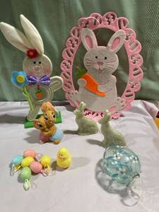 lot 9992 image: Easter decorations