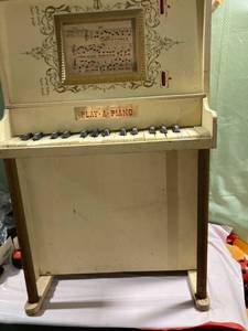 lot 10001 image: 30 12 x 20 child��s play a piano Gay 90s. Needs cleaning.