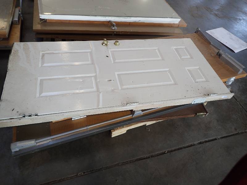 lot 2600 image: Pallet of  Misc Size Exterior And Interior Doors