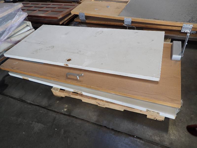 lot 2601 image: Pallet of  Misc Size Exterior And Interior Doors
