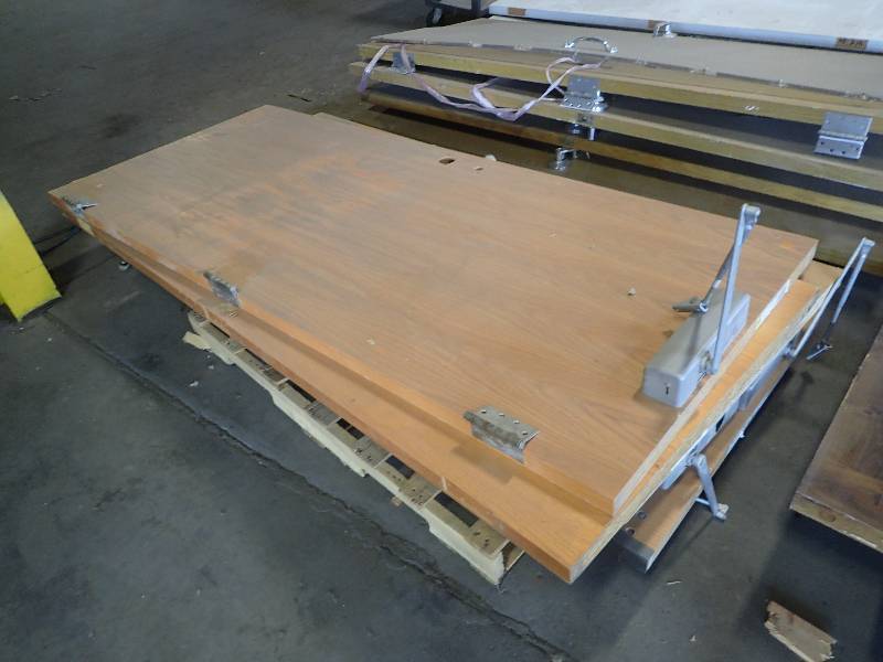 lot 2604 image: Pallet of  Misc Size Exterior And Interior Doors