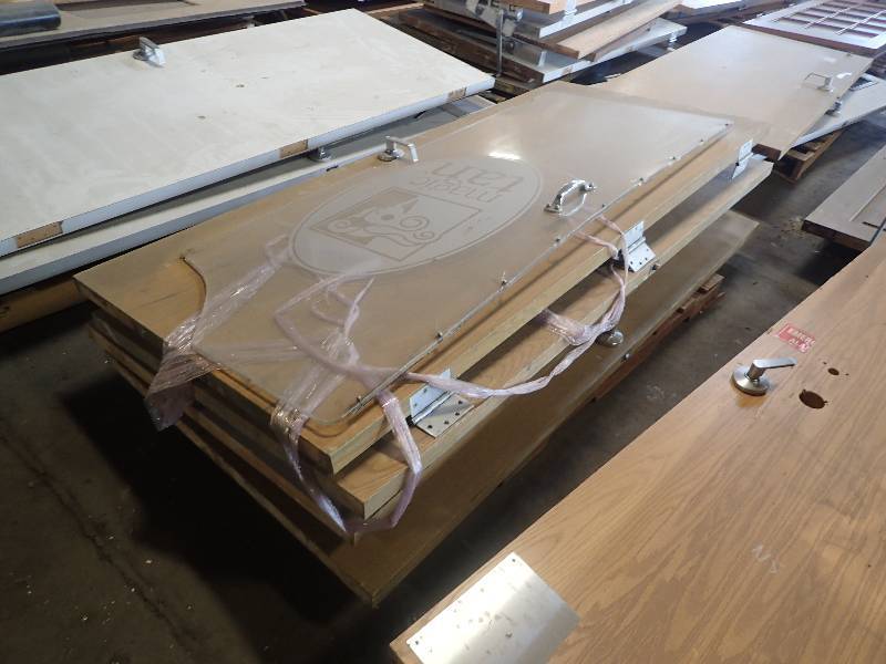 lot 2605 image: Pallet of  Misc Size Exterior And Interior Doors