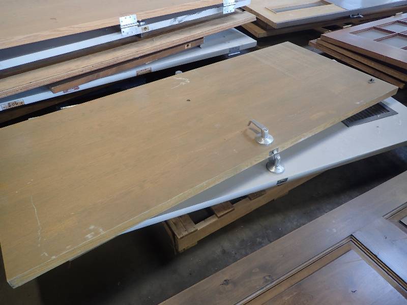 lot 2606 image: Pallet of  Misc Size Exterior And Interior Doors