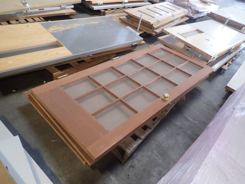 lot 2607 image: Pallet of  Misc Size Exterior And Interior Doors
