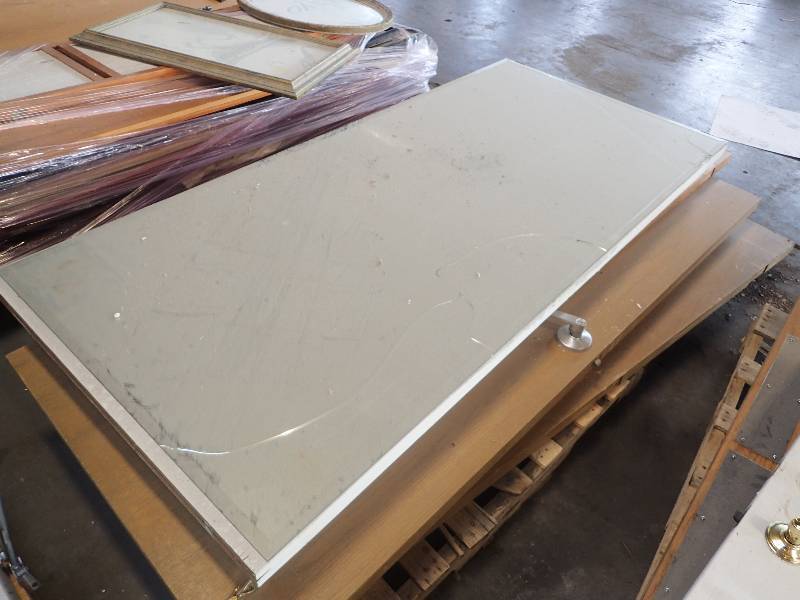 lot 2609 image: Pallet of  Misc Size Exterior And Interior Doors