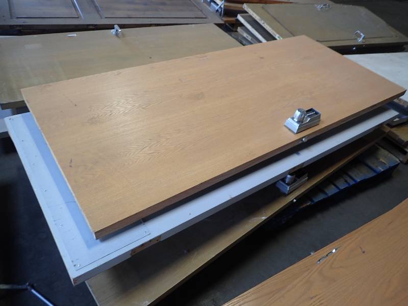 lot 2613 image: Pallet of  Misc Size Exterior And Interior Doors