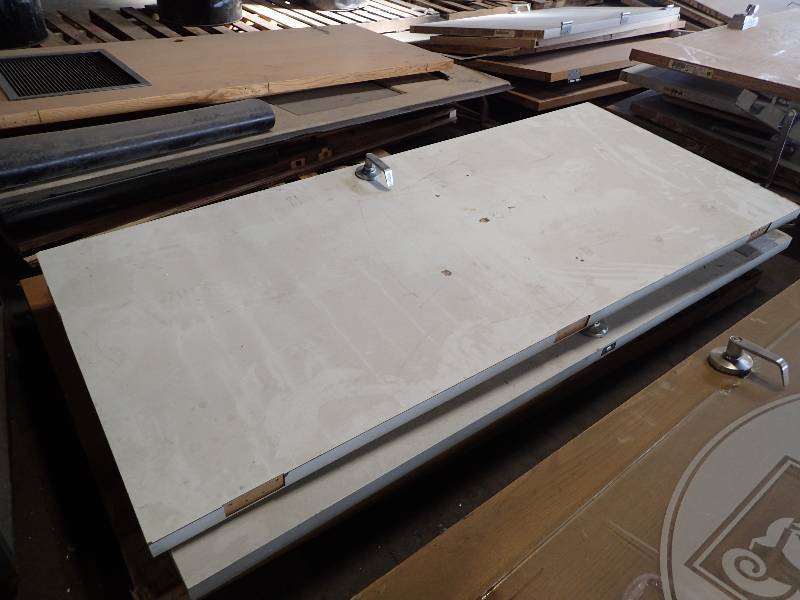 lot 2614 image: Pallet of  Misc Size Exterior And Interior Doors