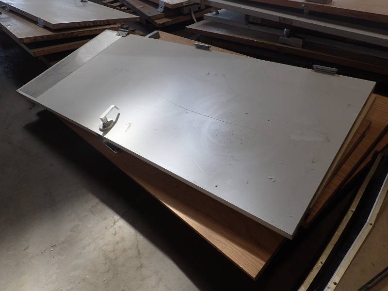 lot 2616 image: Pallet of  Misc Size Exterior And Interior Doors