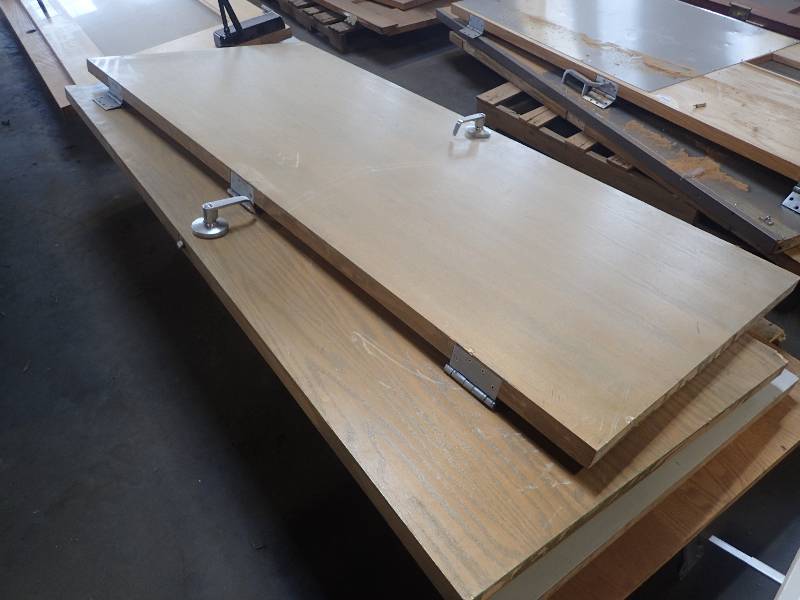 lot 2617 image: Pallet of  Misc Size Exterior And Interior Doors