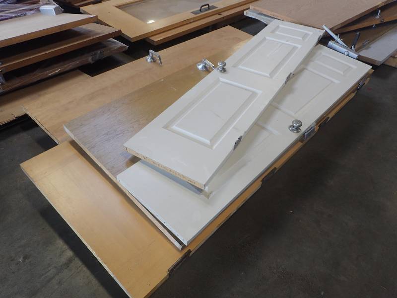 lot 2620 image: Pallet of  Misc Size Exterior And Interior Doors