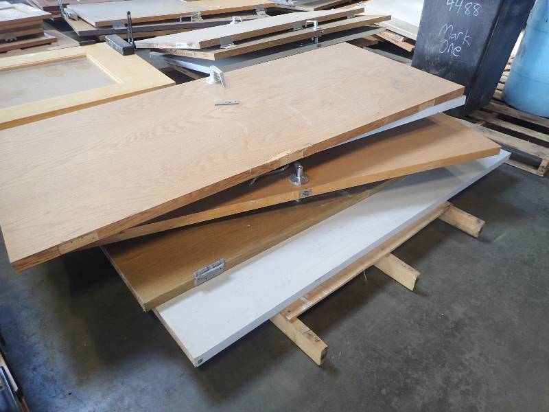 lot 2621 image: Pallet of  Misc Size Exterior And Interior Doors